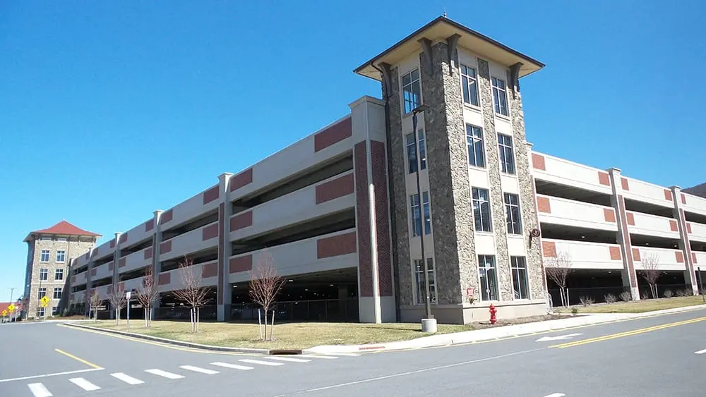 woodbury-commons-parking