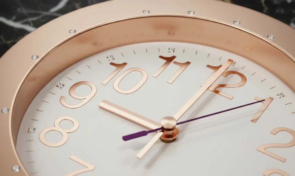 extra-hour-woodbury-commons