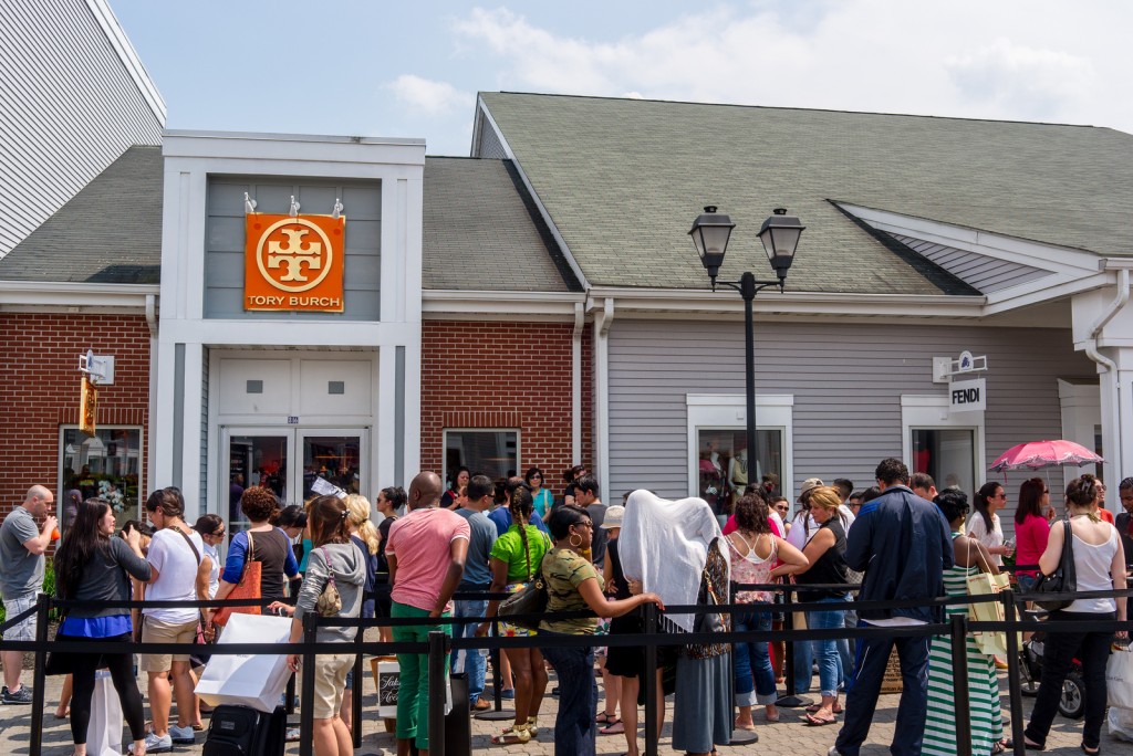 Tory Burch Outlet Queue at Woodbury