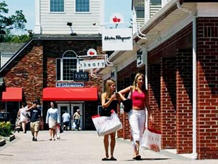 Woodbury Commons Outlet Shopping