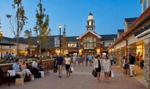 4th of July at Woodbury Common: Hours, Sales & Smart Timing for 2026